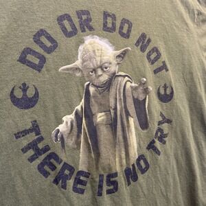 Disney Yoda T-Shirt XL Do Or Do‎ Not There Is No Try XL